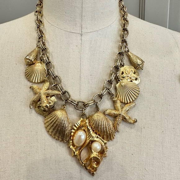 vintage Jewelry - Vintage Gold Tone Metal Tropical Beach Shell and Starfish Statement Necklace
